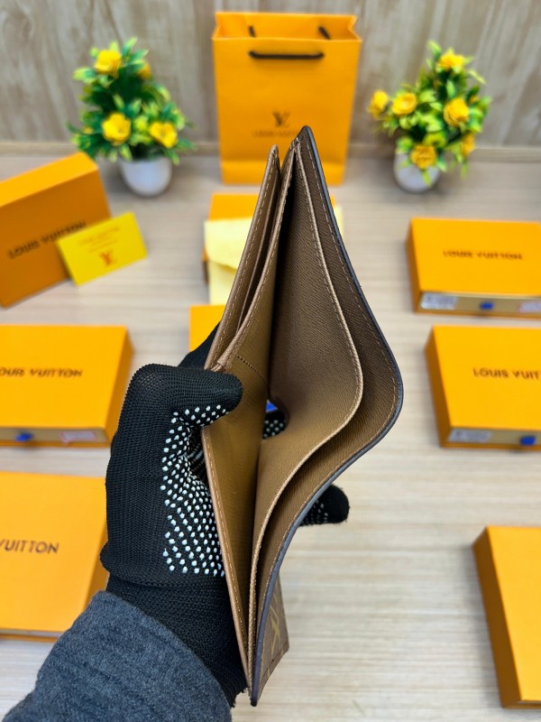 First Copy Luxury L V Wallet For Men's V673 - Image 4
