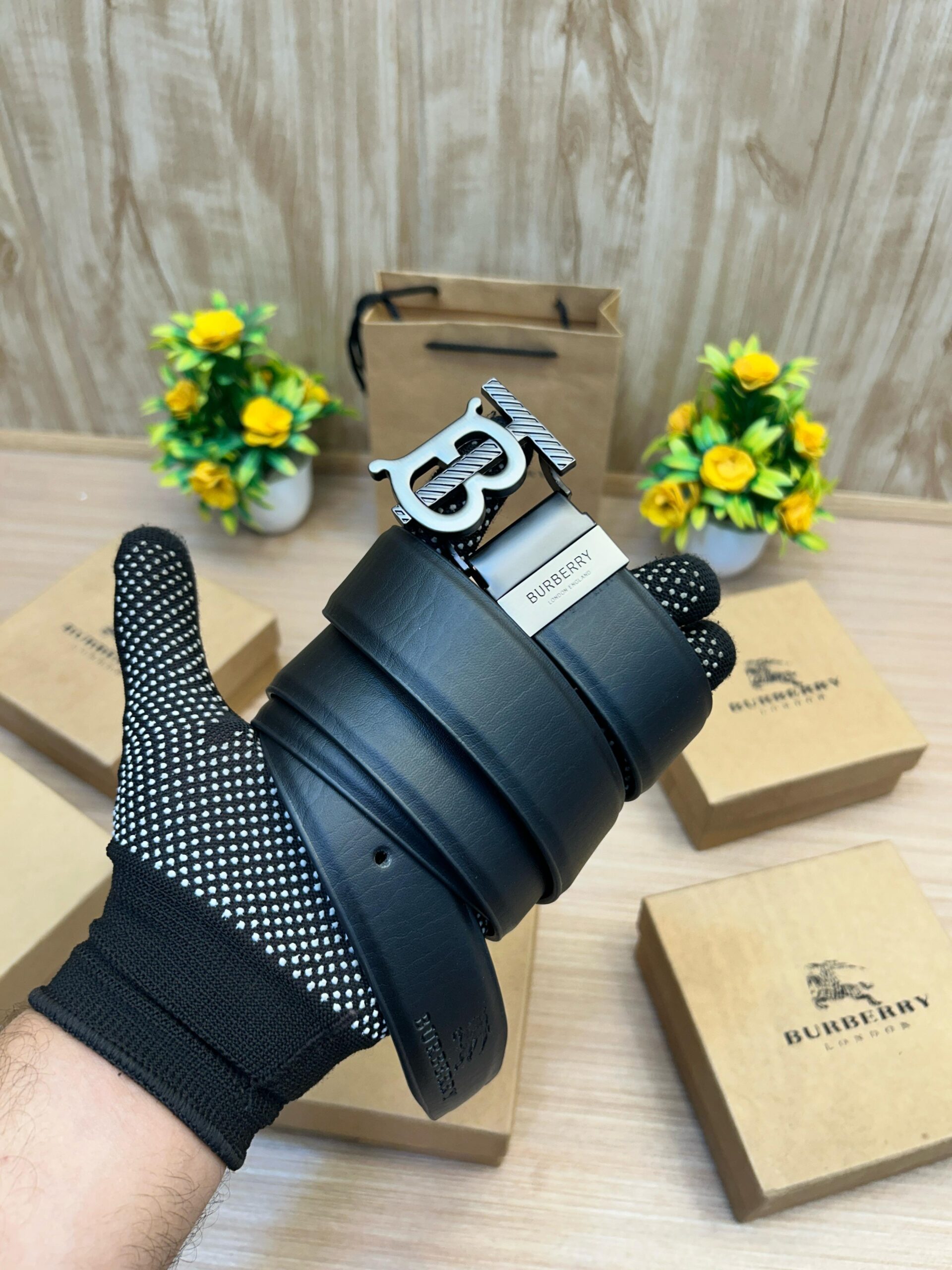 First Copy Burberry Embossed Strip Belt Reversible Buckle KS4